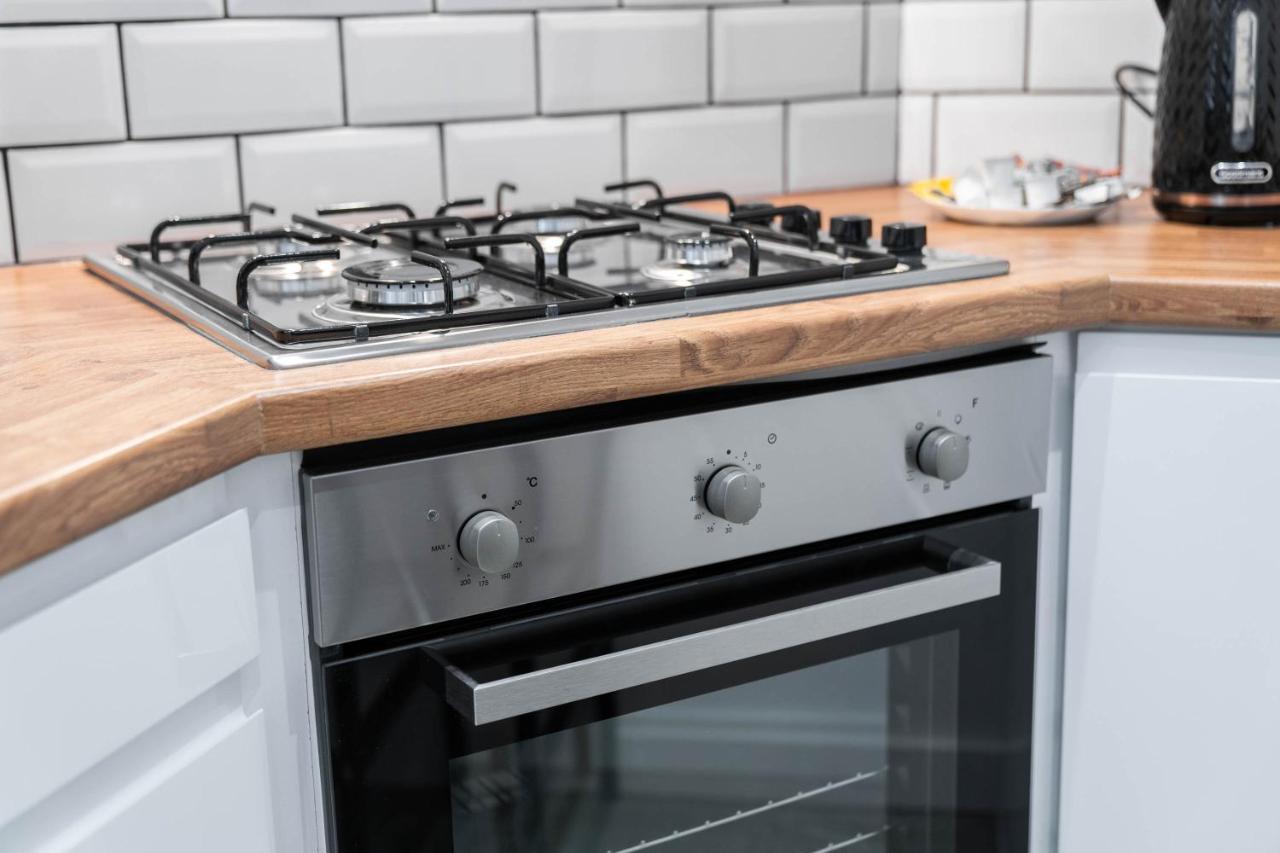 Two Bedroom Apartment - En Suites - Smart Tv'S - Wifi - Netflix - Bearwood Birmingham Exteriör bild