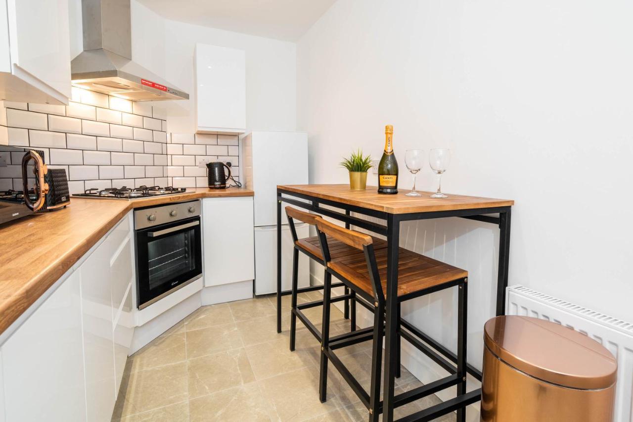Two Bedroom Apartment - En Suites - Smart Tv'S - Wifi - Netflix - Bearwood Birmingham Exteriör bild
